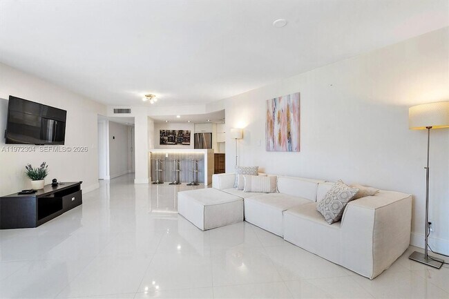 Building Photo - 600 Parkview Dr