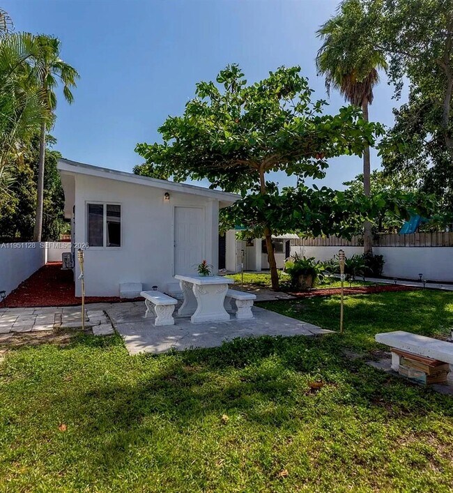 Building Photo - 2608 NW 26th St