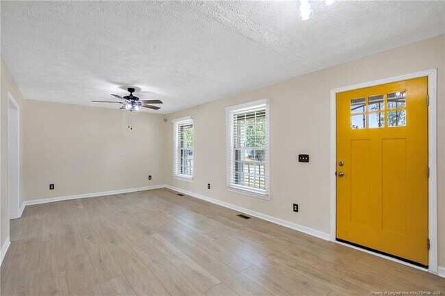 Building Photo - 1931 Daphne Cir