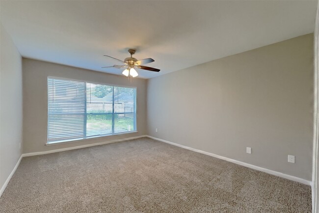 Building Photo - 19018 Oakway Dr