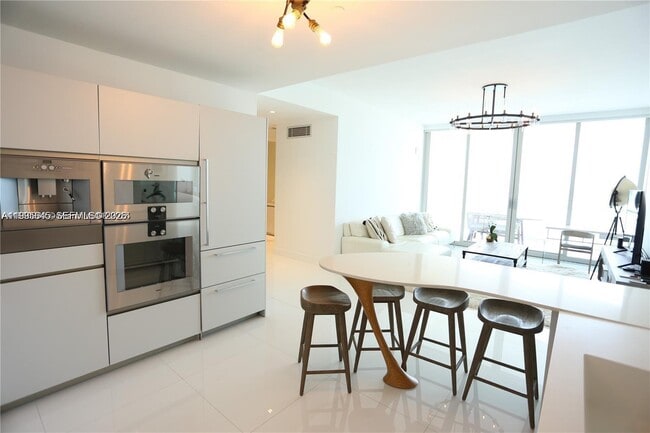 Building Photo - 16901 Collins Ave