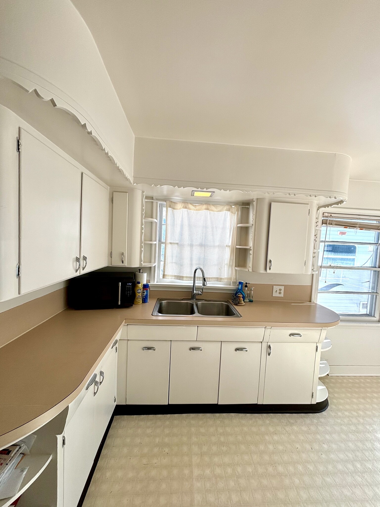 Building Photo - 522 S 10th Ave