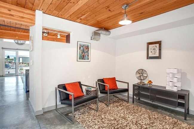 Building Photo - 401 9th Ave N