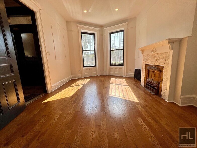 Building Photo - 3BR 2.5BA Garden Level Duplex in Bedstuy T...
