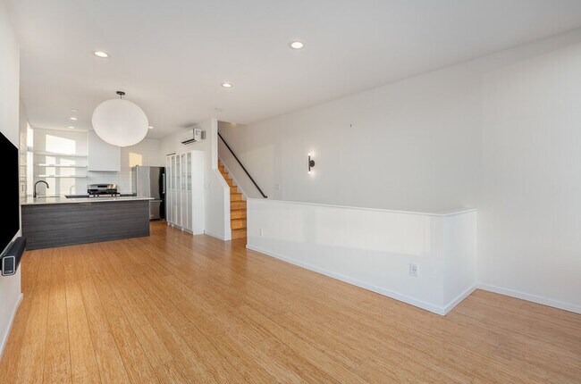 Building Photo - 206 22nd Ave