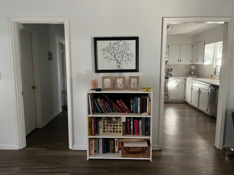 Building Photo - 2119 Strebor St