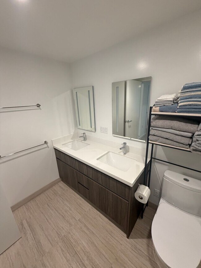 Building Photo - Ready to Move in Brand New Condo! Fully Furnished! 2 Bed/2 Bath/1 Parking at The Park on Ke‘eaumoku!