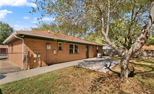 Building Photo - 2012 Blue Teal Ln