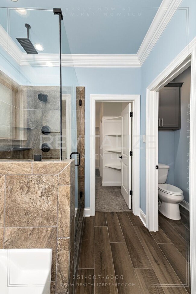 Building Photo - Stunning Luxury Home in Silverhill with Huge Diamond Shaped Backyard!