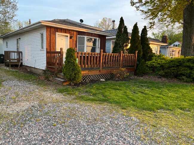 Building Photo - 4528 Edgewater Dr