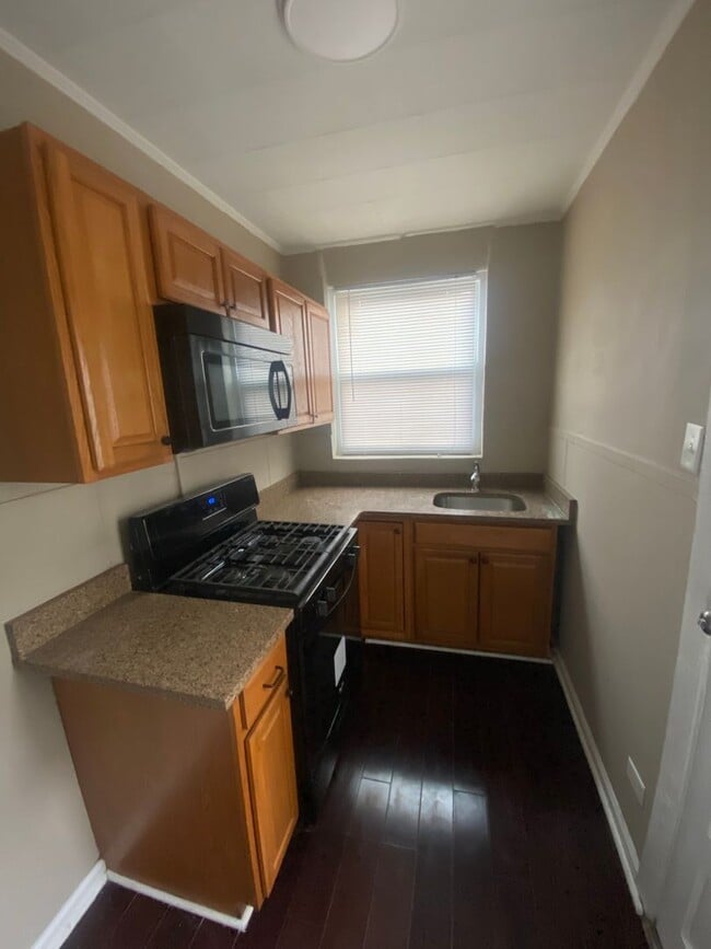 Building Photo - 170 W Thelma St