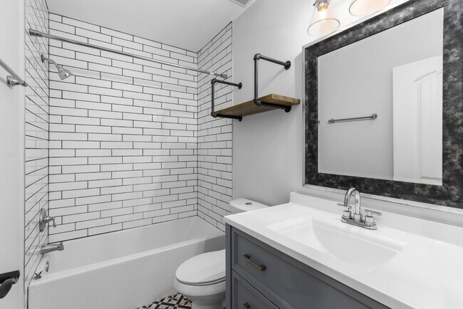 Building Photo - 453 Erin Ave SW