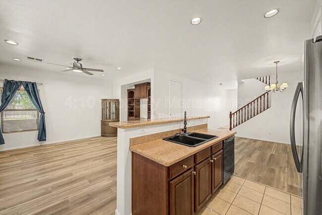 Building Photo - 6355 W Sophie Ln