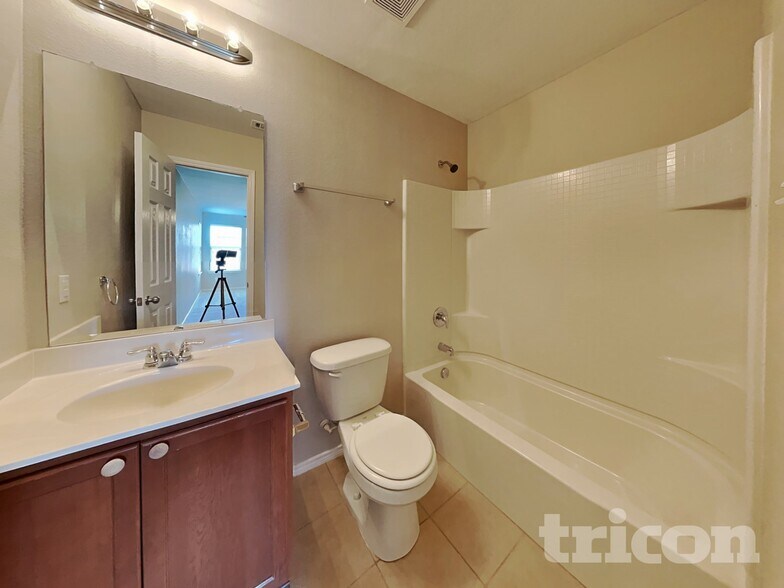 Building Photo - 6032 Fantail Dr