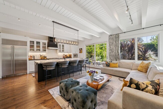 Building Photo - Beautifully Appointed 7-Bedroom Home with Lush Garden Setting in Palo Alto