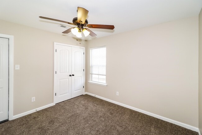 Building Photo - 10186 Sterling Ridge Dr