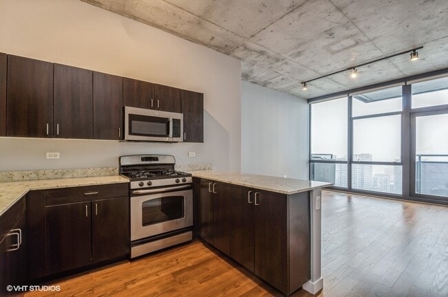 Building Photo - 235 W Van Buren St