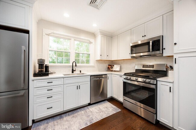 Building Photo - 70 Level Rd