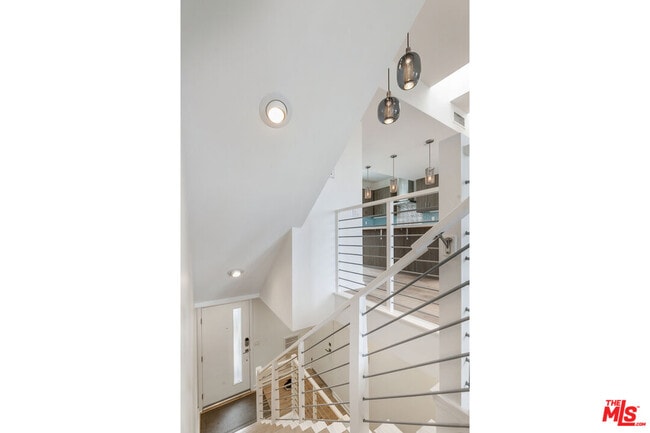 Building Photo - 1045 Manzanita St
