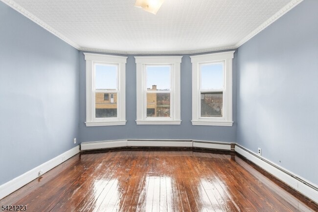 Building Photo - 70 Valley St