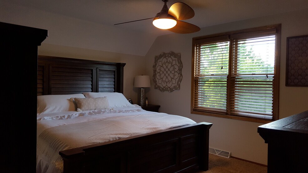 Bedroom 1 - 143 River St