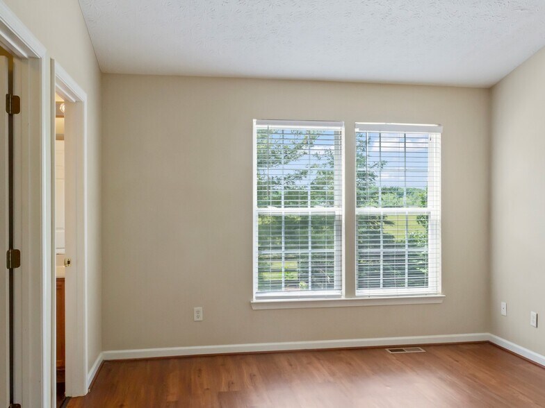 Building Photo - 443 Indian Lake Dr