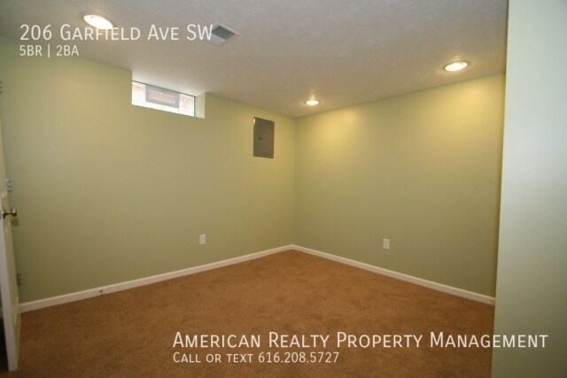 Building Photo - 206 Garfield Ave SW