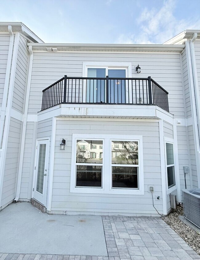 Building Photo - 3-Bedroom Townhome - Prime Pensacola Location