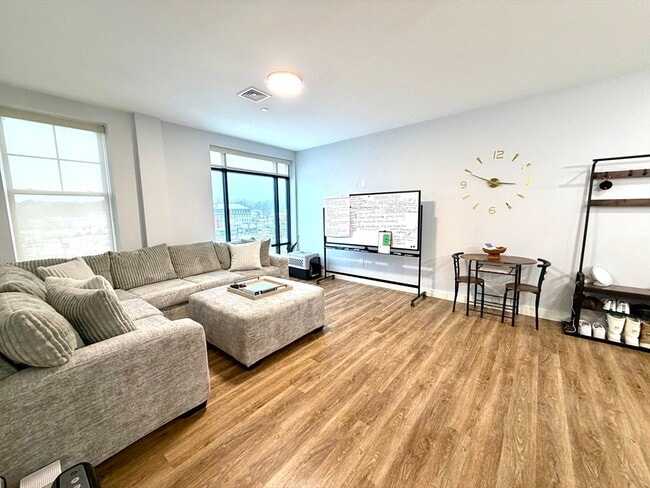 Building Photo - 21 Summer St