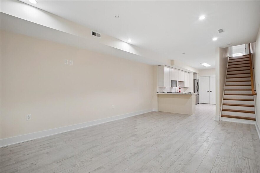 Building Photo - 329 16th St SE