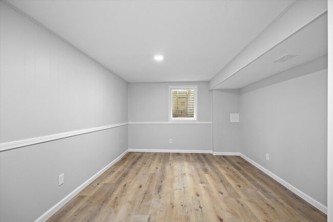 Building Photo - 250 Countryside Dr