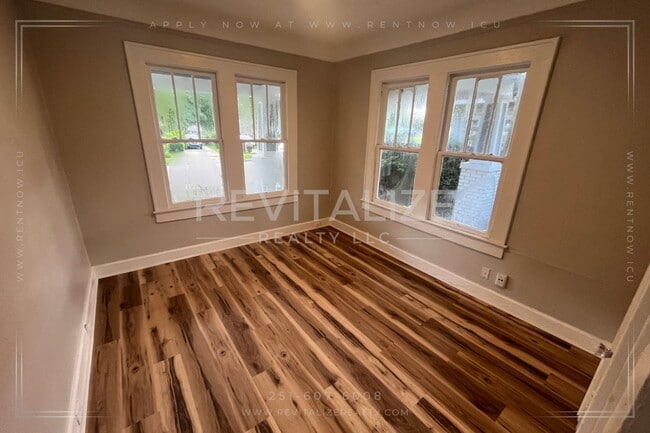 Building Photo - Beautiful Renovated 3 Bedroom/2 Bathroom H...