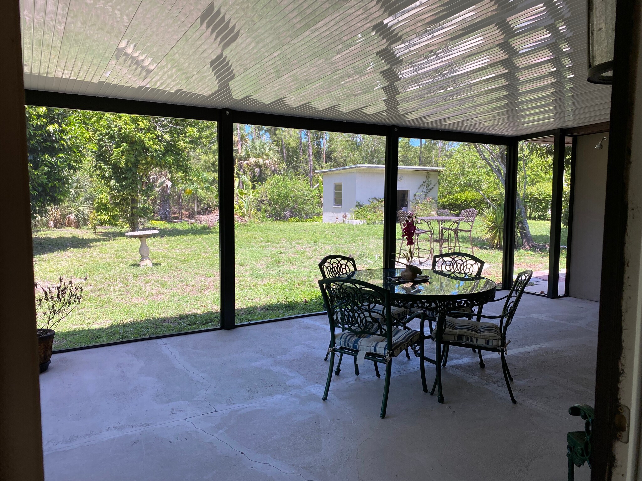 Building Photo - 493 Castle Dr