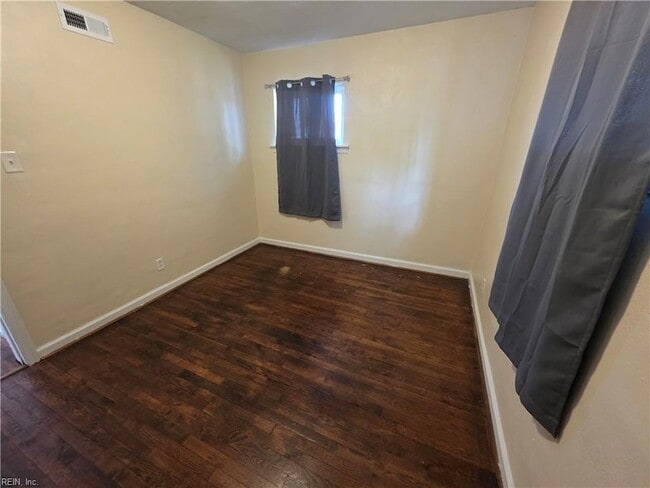 Building Photo - 618 Beach View St