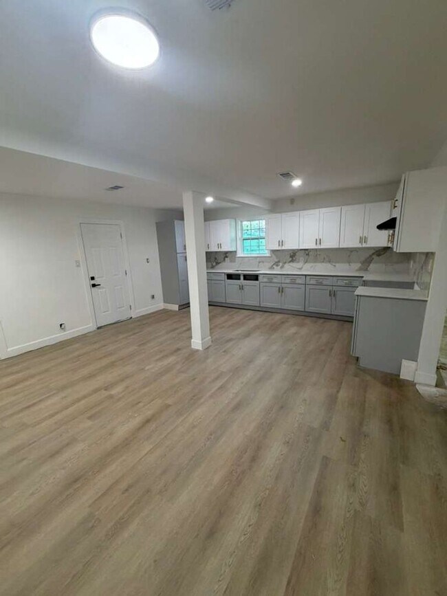 Building Photo - BEAUTIFUL HOME IN HOUSTON. MOVE IN READY!.