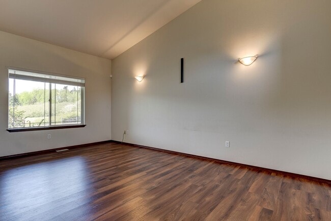 Building Photo - Charming 3-Bedroom Home Across from Nature...