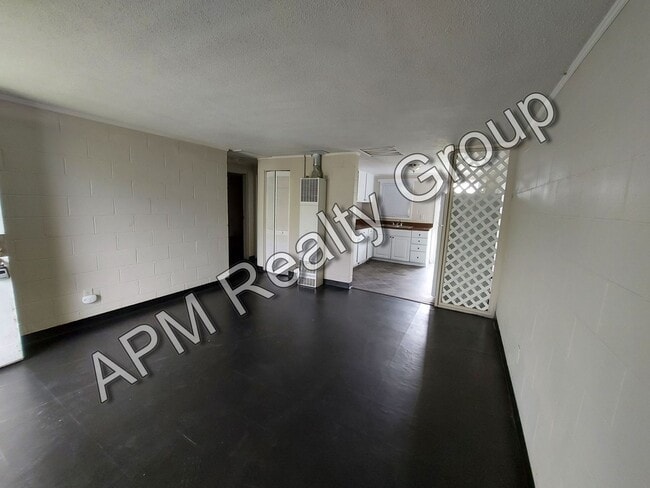 Building Photo - Renovated two bedroom near Harden Street - 50% off!