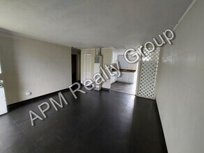 Building Photo - Renovated two bedroom near Harden Street - 50% off!