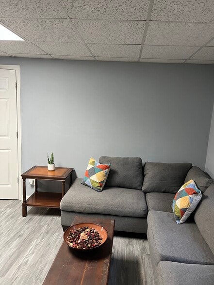 Building Photo - 2013 Addison Rd NE