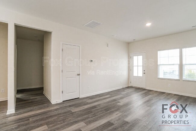 Building Photo - 523 Locust St