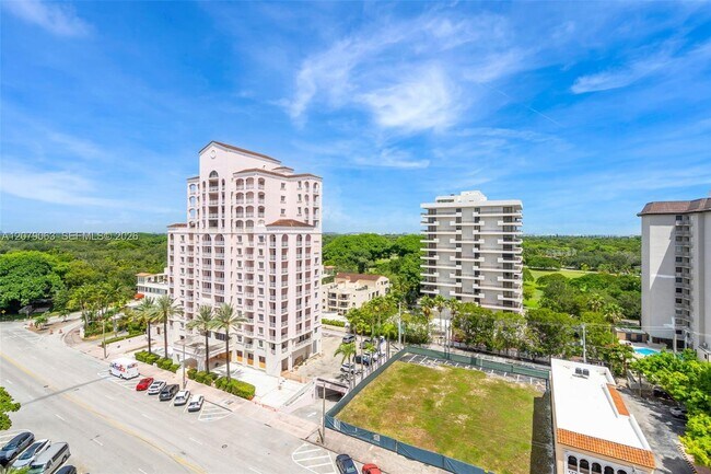 Building Photo - 700 Biltmore Way
