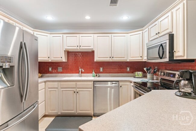 Building Photo - 430 E Oglethorpe Ave