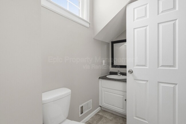 Building Photo - 3117 Coucy Ave