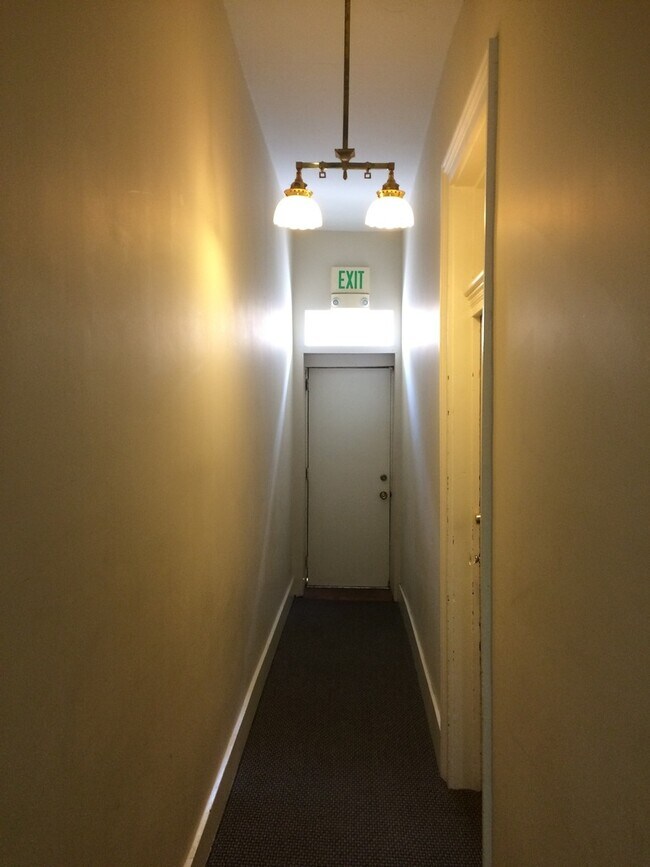 Building Photo - One Bedroom Apartment in Downtown Lafayette