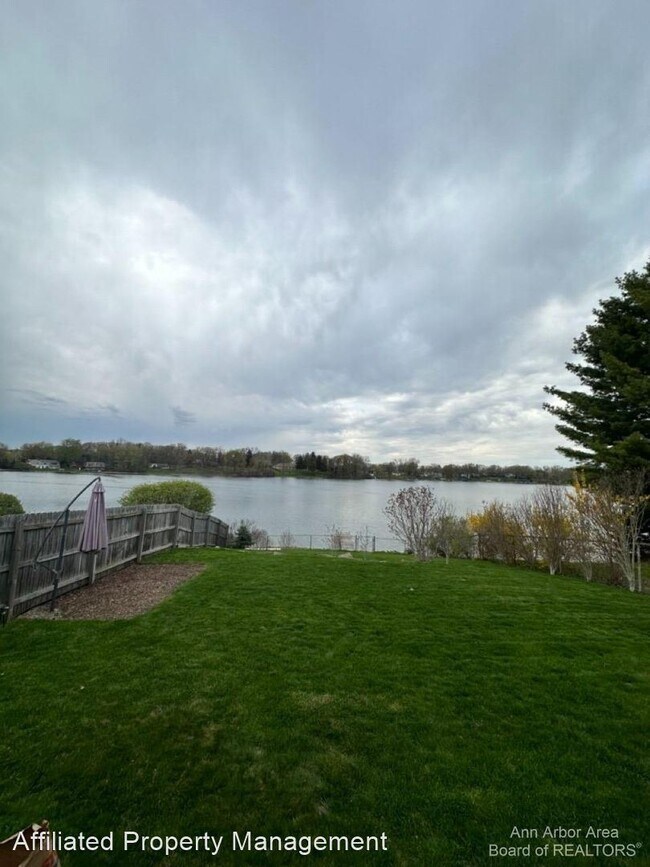 Building Photo - 3 br, 2 bath House - 3330 Lexington Rd