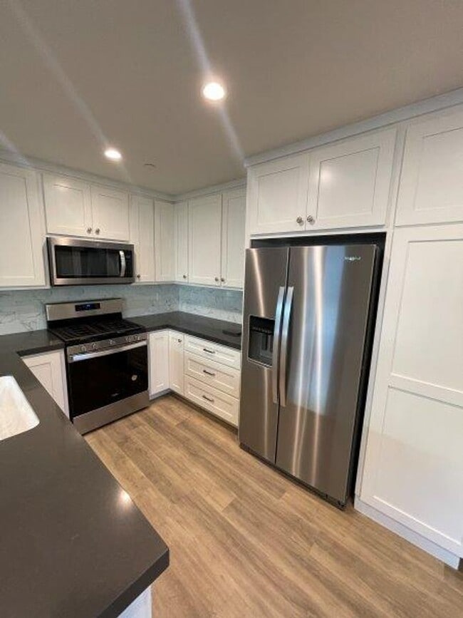 Building Photo - Tahoe Park 2 Bedroom Near UC Davis Med Center