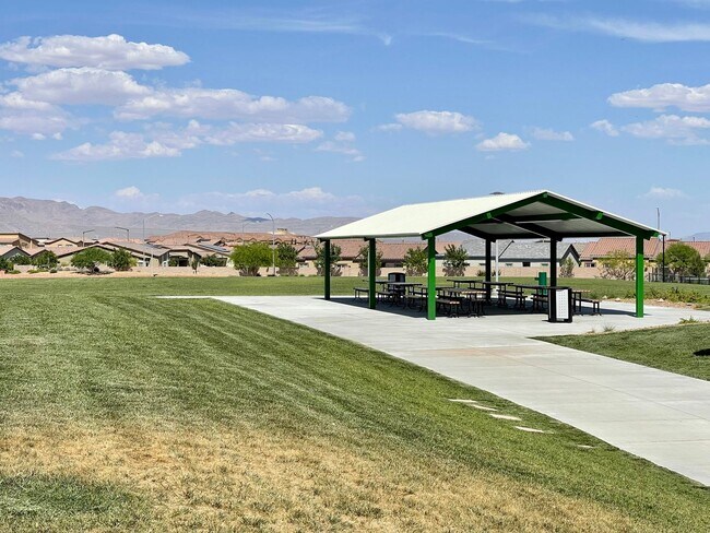 Building Photo - AMAZING GATED 3 BED 2.5 BATH 2 CAR GARAGE !