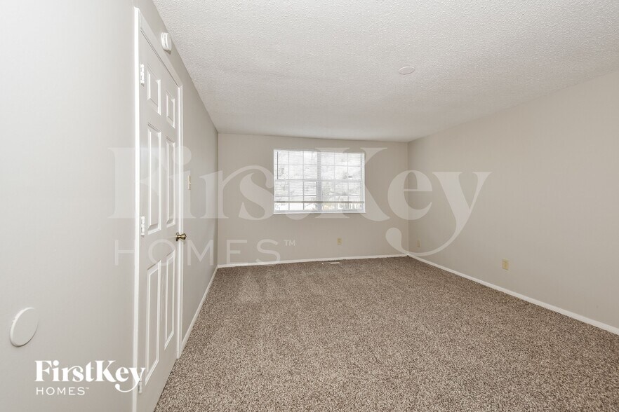 Building Photo - 2818 Ravenwood Dr