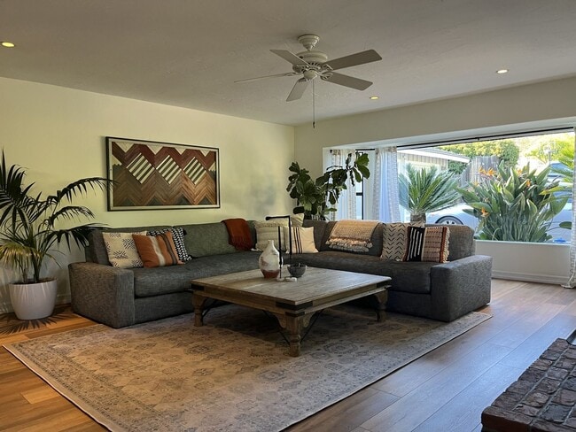 Building Photo - Beautiful 3-bedroom, 2.5-bath country-styl...