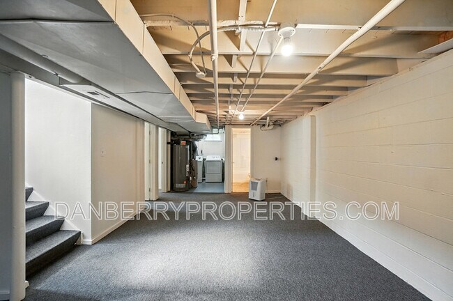 Building Photo - 1126 Searles Rd